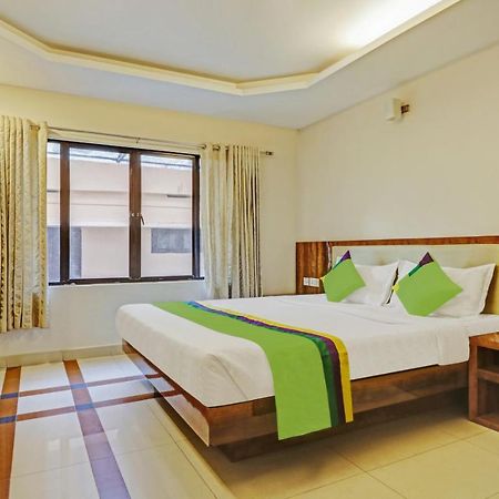 Hotel Treebo Trend Time Square Marine Drive Kochi Esterno foto
