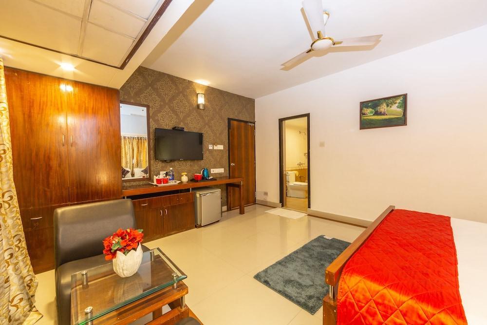 Hotel Treebo Trend Time Square Marine Drive Kochi Esterno foto