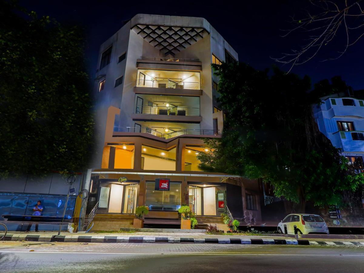Hotel Treebo Trend Time Square Marine Drive Kochi Esterno foto