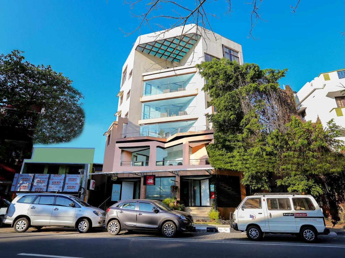 Hotel Treebo Trend Time Square Marine Drive Kochi Esterno foto