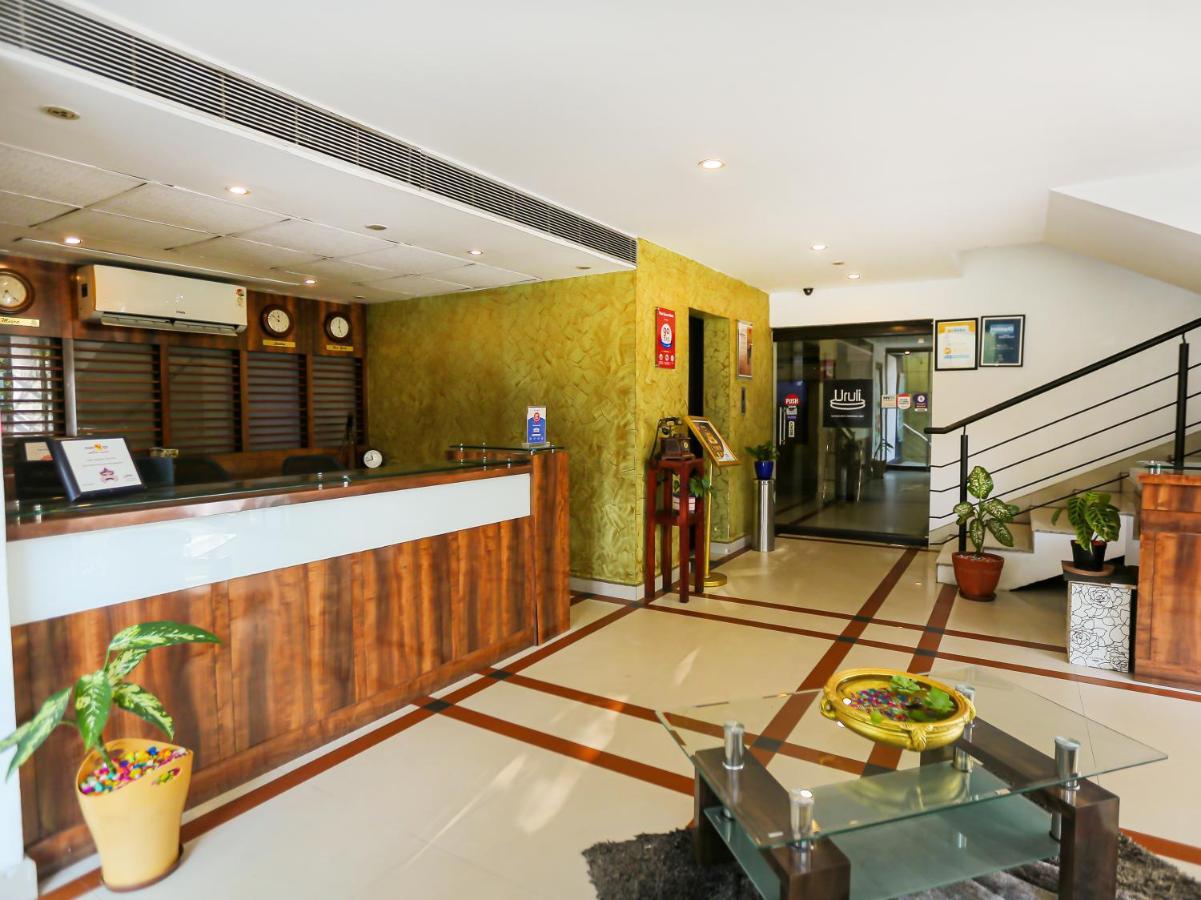 Hotel Treebo Trend Time Square Marine Drive Kochi Esterno foto