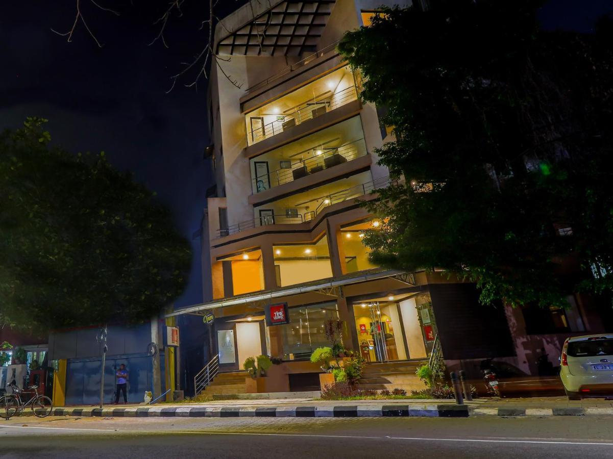 Hotel Treebo Trend Time Square Marine Drive Kochi Esterno foto