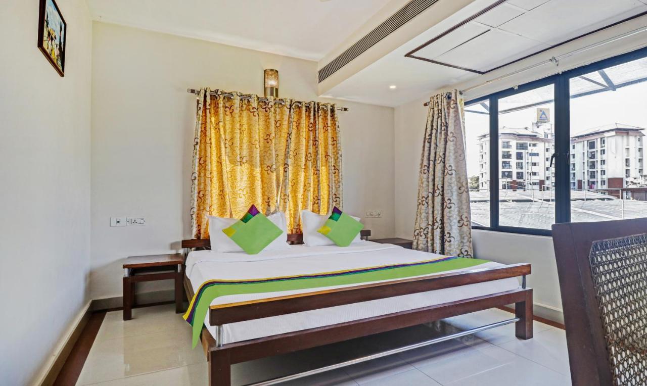 Hotel Treebo Trend Time Square Marine Drive Kochi Esterno foto