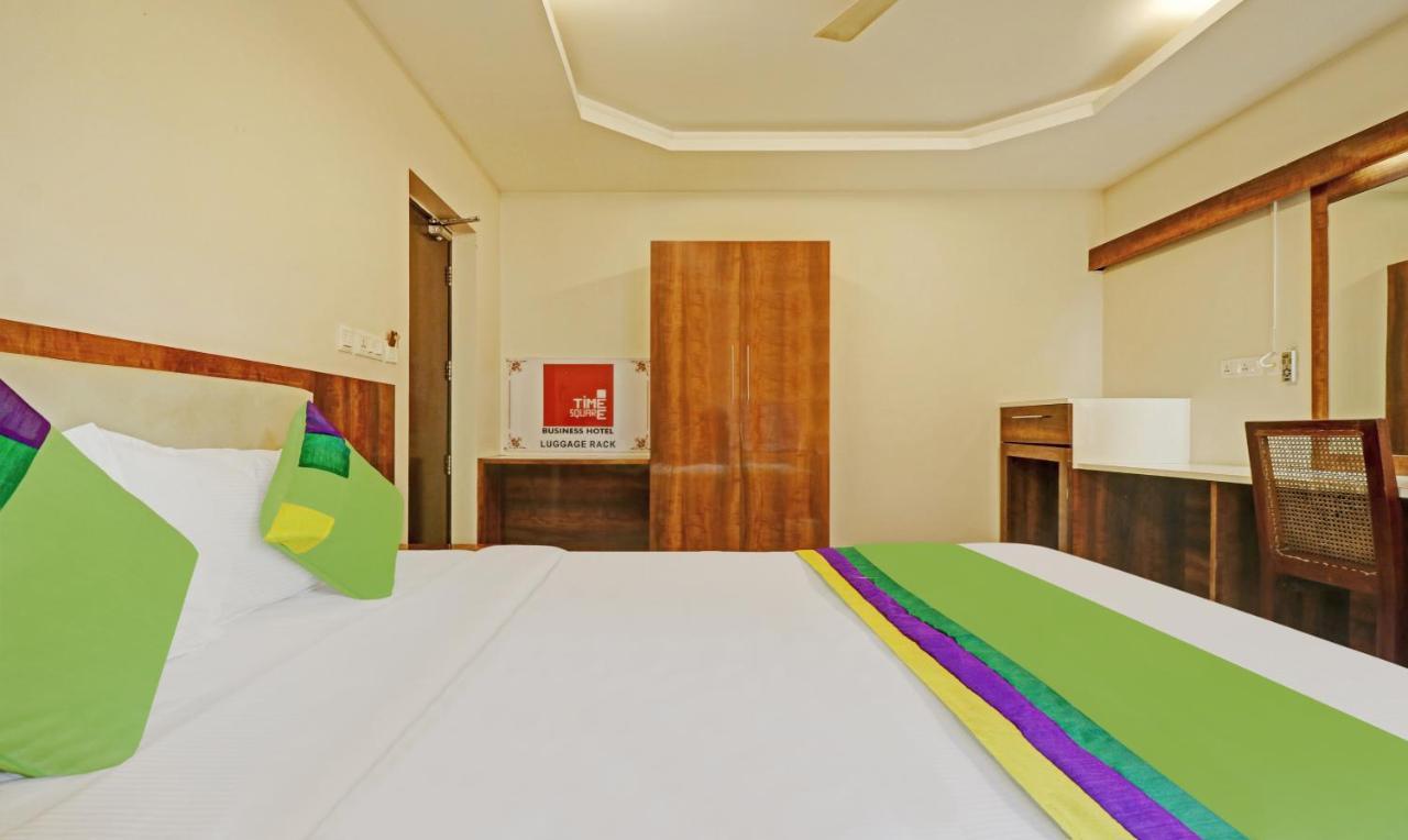 Hotel Treebo Trend Time Square Marine Drive Kochi Esterno foto