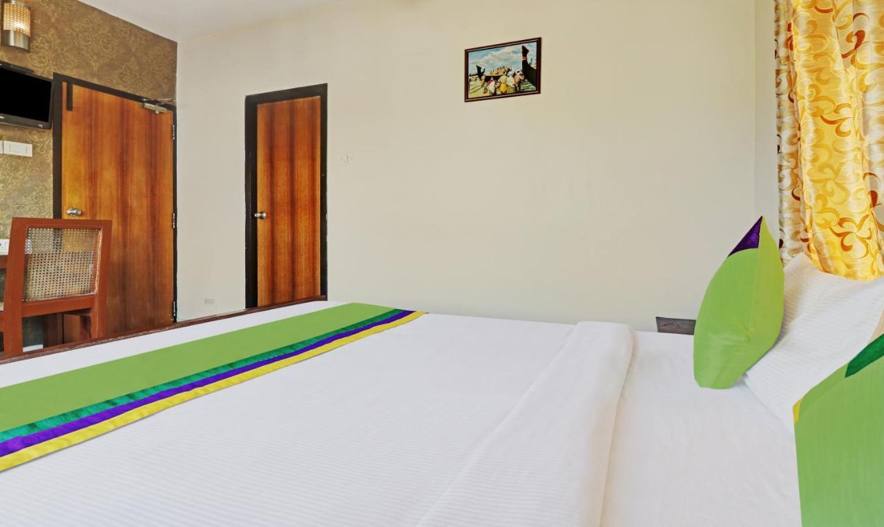 Hotel Treebo Trend Time Square Marine Drive Kochi Esterno foto