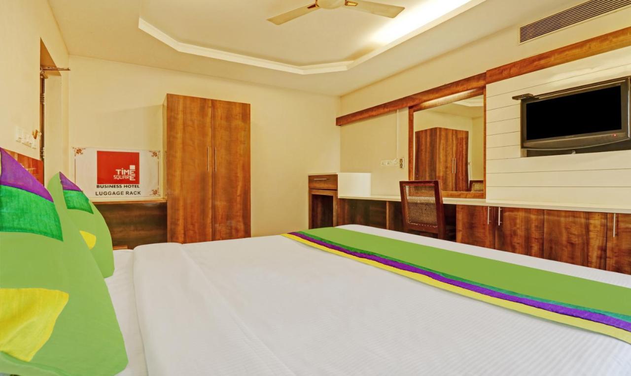 Hotel Treebo Trend Time Square Marine Drive Kochi Esterno foto