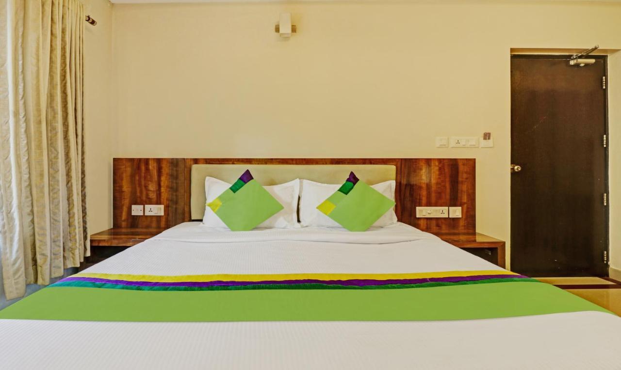 Hotel Treebo Trend Time Square Marine Drive Kochi Esterno foto
