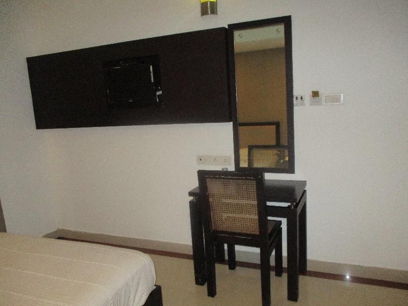 Hotel Treebo Trend Time Square Marine Drive Kochi Esterno foto