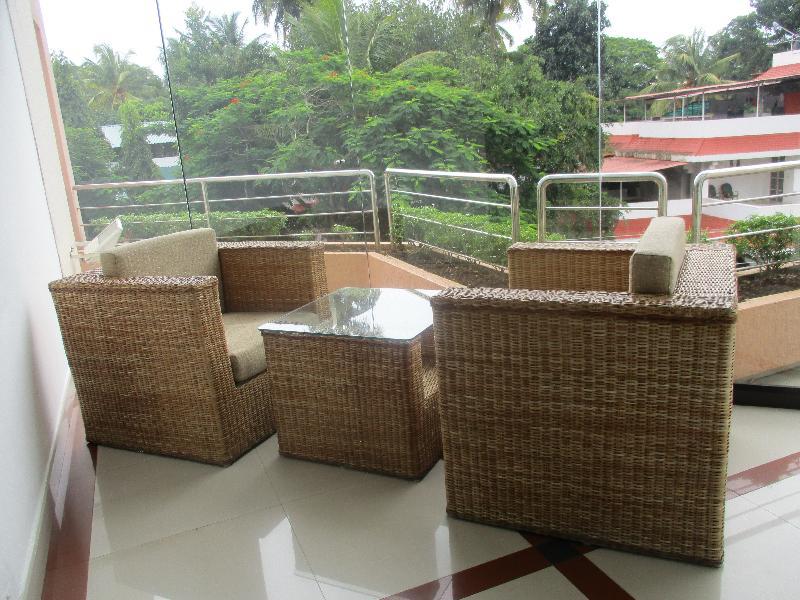 Hotel Treebo Trend Time Square Marine Drive Kochi Esterno foto