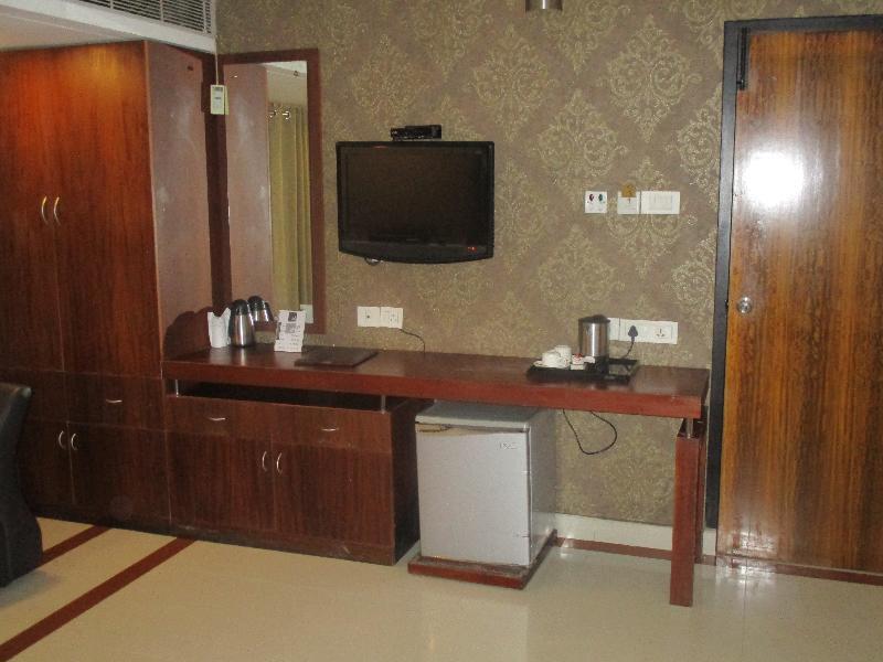 Hotel Treebo Trend Time Square Marine Drive Kochi Esterno foto