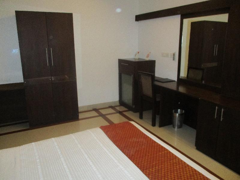 Hotel Treebo Trend Time Square Marine Drive Kochi Esterno foto