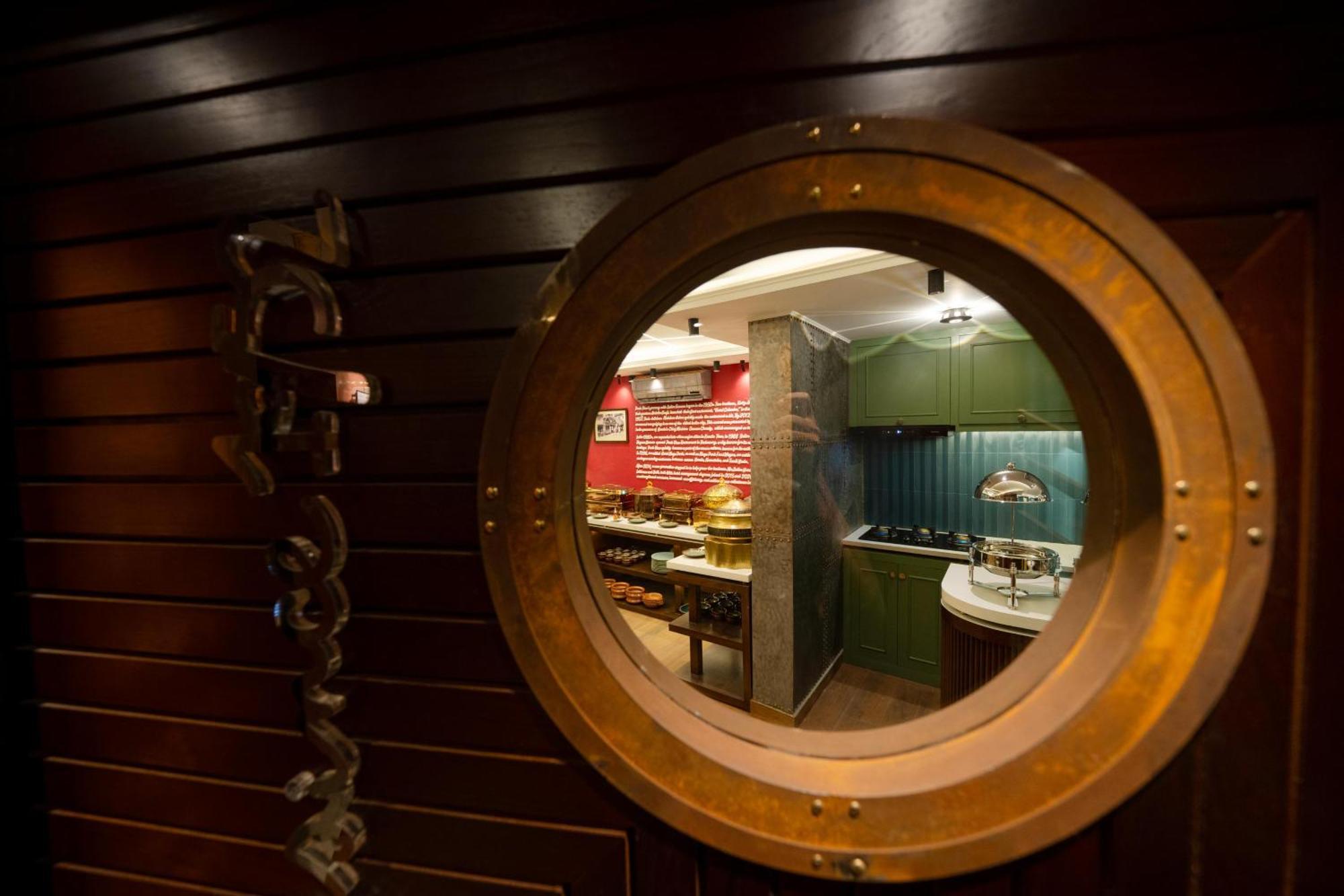 Hotel Treebo Trend Time Square Marine Drive Kochi Esterno foto