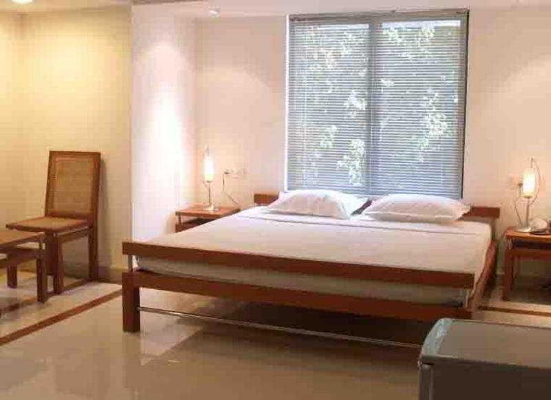 Hotel Treebo Trend Time Square Marine Drive Kochi Camera foto