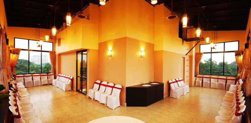 Hotel Treebo Trend Time Square Marine Drive Kochi Esterno foto