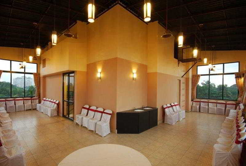 Hotel Treebo Trend Time Square Marine Drive Kochi Esterno foto