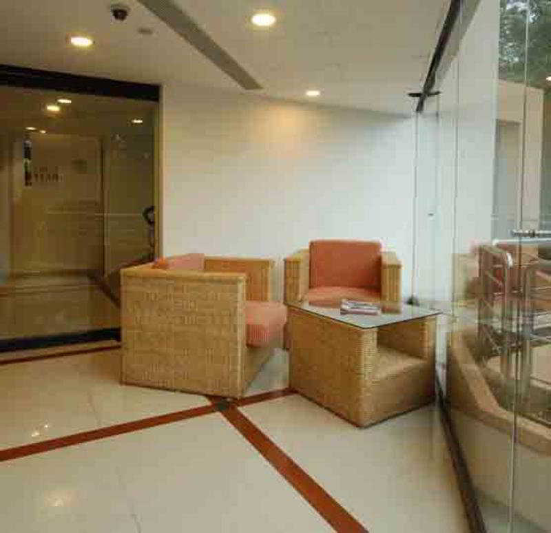 Hotel Treebo Trend Time Square Marine Drive Kochi Esterno foto