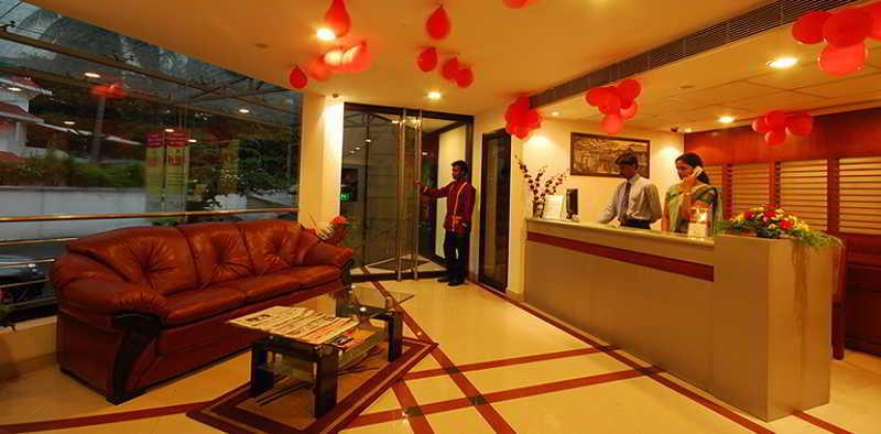 Hotel Treebo Trend Time Square Marine Drive Kochi Esterno foto