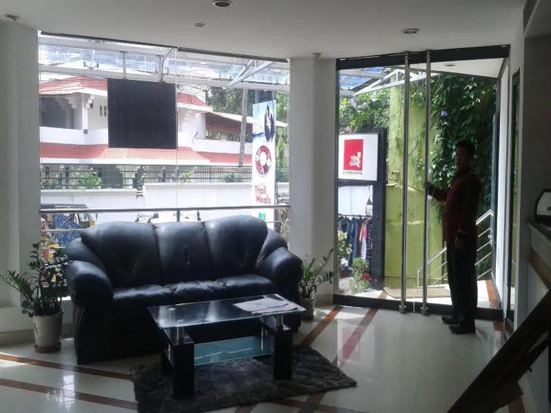 Hotel Treebo Trend Time Square Marine Drive Kochi Esterno foto